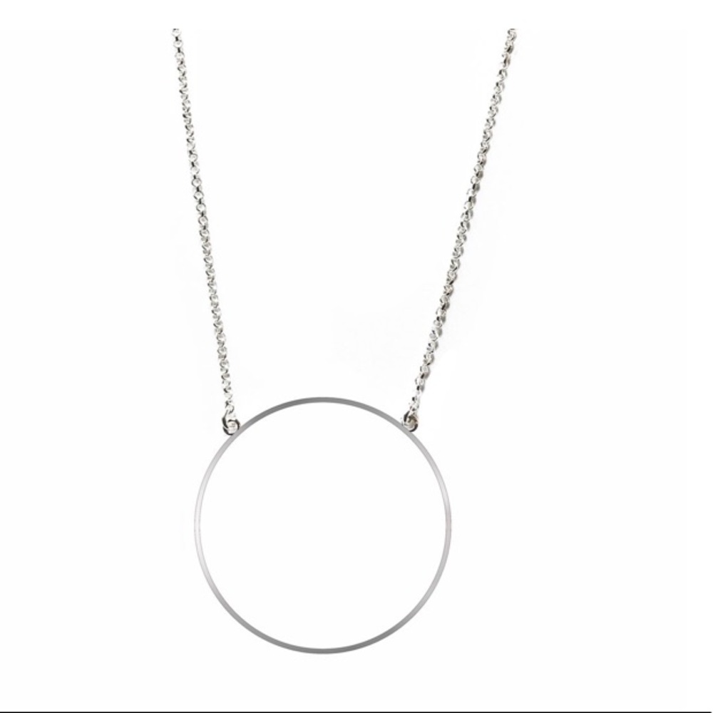 Gorgeous Silver circle necklace - Picture 3 of 3